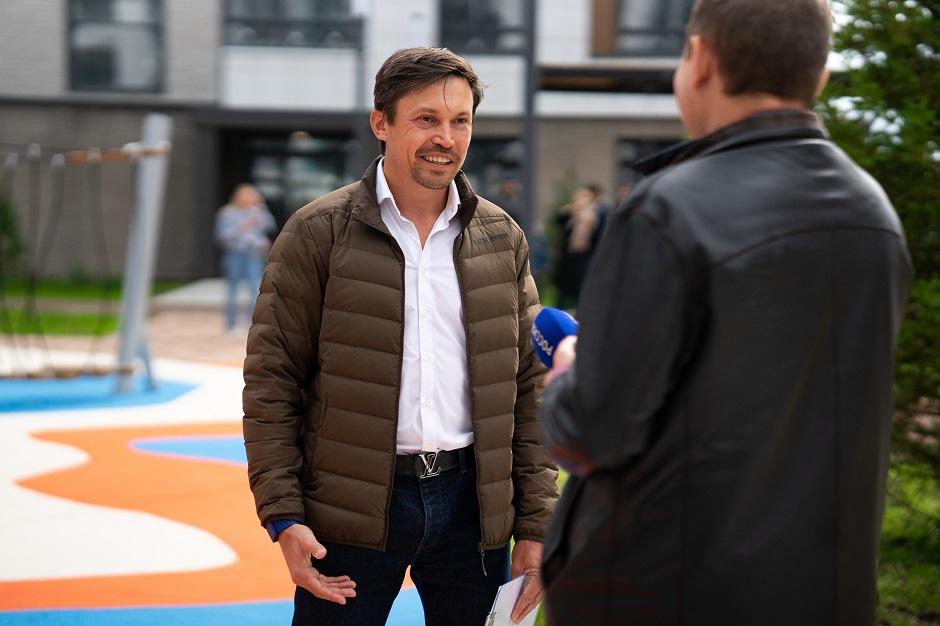 Новый стандарт счастливой жизни: в Иркутске вручили ключи новоселам ЖК «Источник» Новый стандарт счастливой жизни: в Иркутске вручили ключи новоселам ЖК «Источник»